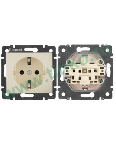 Розетка Valena 2К+3 с защитными шторками, на винтах 16А 250В, слоновая кость (774321). Розетка. LegranD в Ижевске
